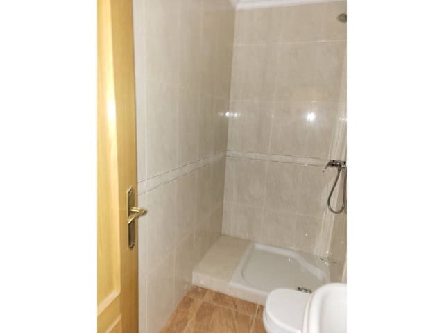 3 soveværelse Lejlighed til salg i Baza med garage - € 148.000 (Ref: 9552875)