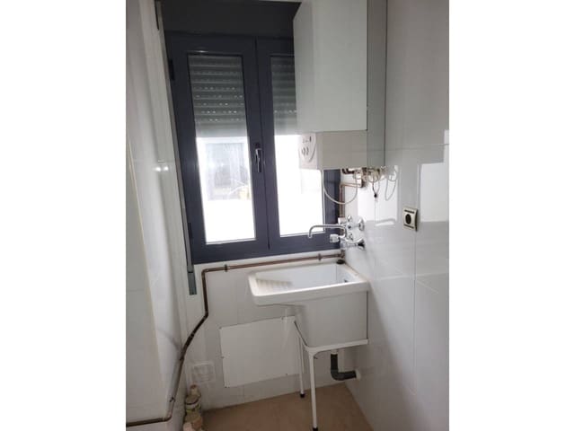 3 soveværelse Lejlighed til salg i Baza med garage - € 148.000 (Ref: 9552875)