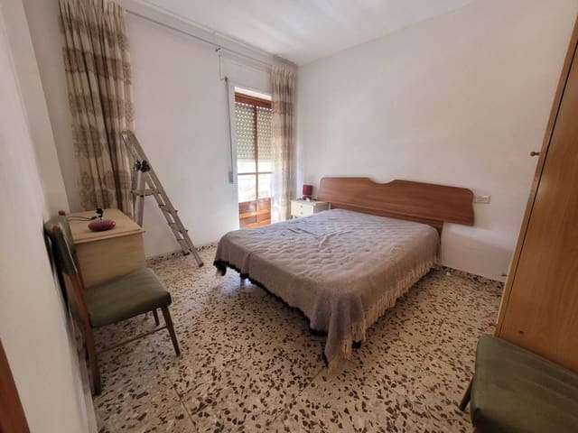 4 bedroom Flat for sale in Baza - € 75,000 (Ref: 9552876)