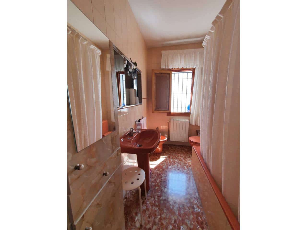 Casa de 4 habitaciones en Baza en venta con garaje - 140.000 € (Ref: 9552877)