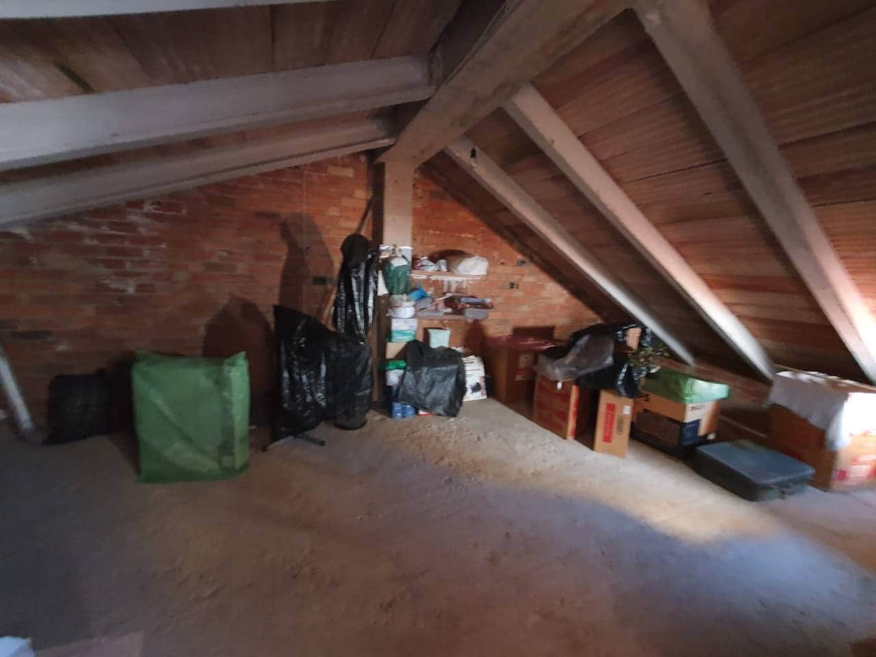 Casa de 4 habitaciones en Baza en venta con garaje - 140.000 € (Ref: 9552877)