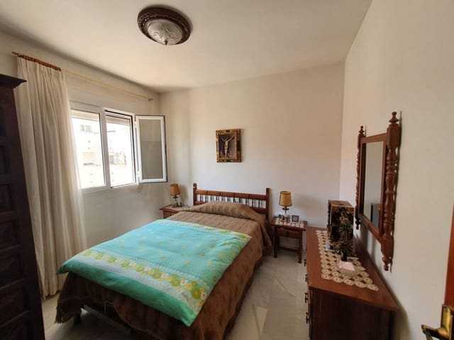 Piso de 3 habitaciones en Baza en venta con garaje - 120.000 € (Ref: 9552879)
