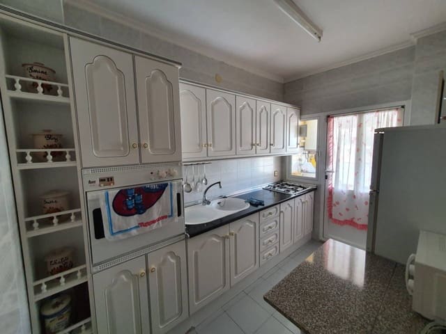 Piso de 3 habitaciones en Baza en venta con garaje - 120.000 € (Ref: 9552879)