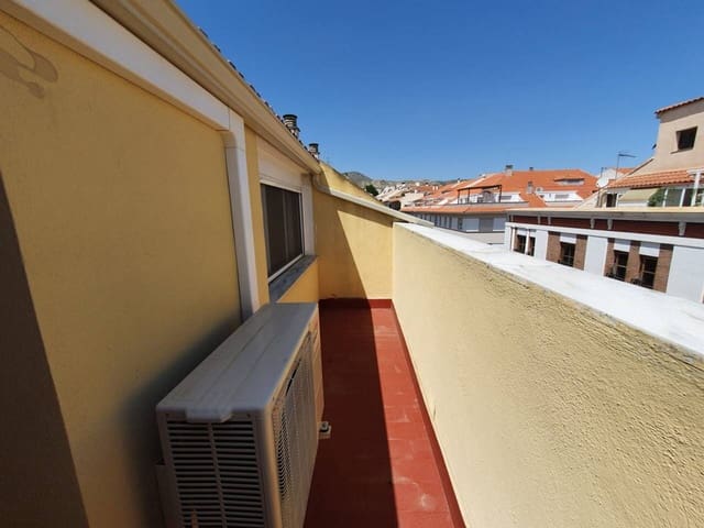 Piso de 3 habitaciones en Baza en venta con garaje - 120.000 € (Ref: 9552879)