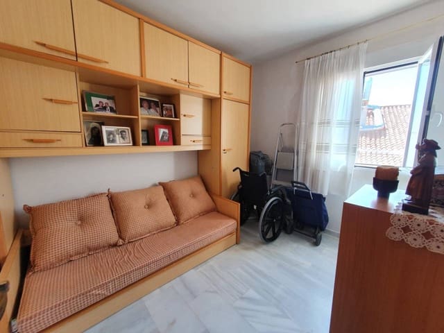 Piso de 3 habitaciones en Baza en venta con garaje - 120.000 € (Ref: 9552879)