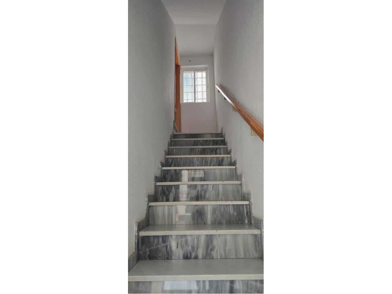 5 Zimmer Haus zu verkaufen in Baza - 72.000 € (Ref: 9552887)