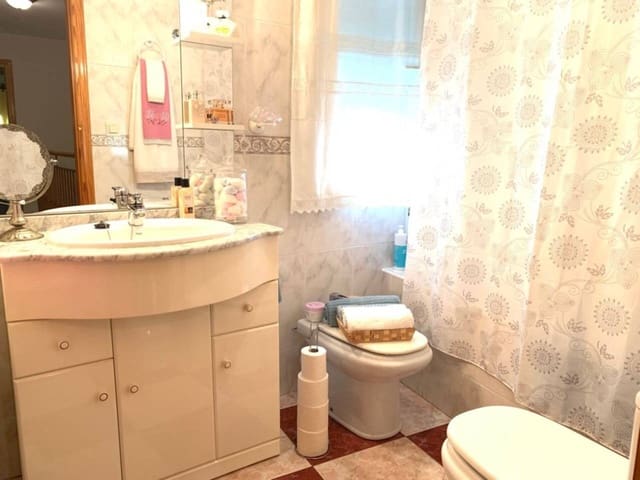 3 bedroom Townhouse for sale in Baza with garage - € 95,000 (Ref: 9552889)