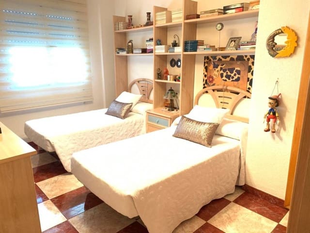 3 bedroom Townhouse for sale in Baza with garage - € 95,000 (Ref: 9552889)