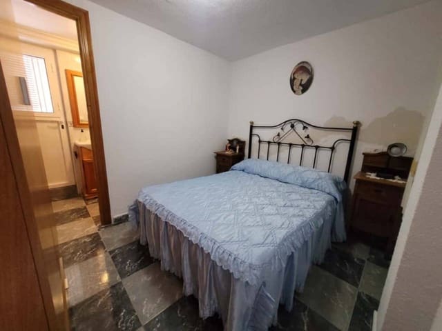 Piso de 4 habitaciones en Baza en venta - 85.000 € (Ref: 9552890)