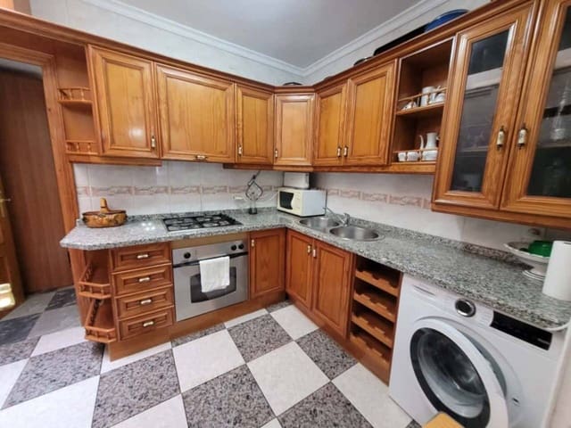 Piso de 4 habitaciones en Baza en venta - 85.000 € (Ref: 9552890)