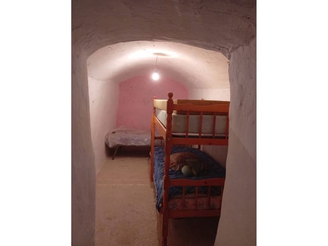 5 quarto Casa de Caverna para venda em Castril com garagem - 50 000 € (Ref: 9552891)