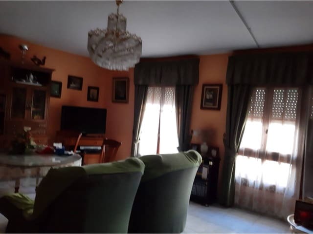 5 Zimmer Apartment zu verkaufen in Baza mit Garage - 129.000 € (Ref: 9552893)