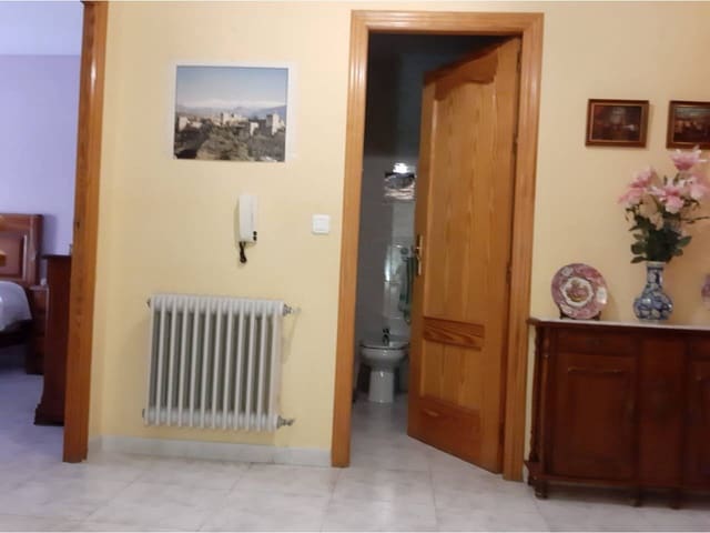 5 Zimmer Apartment zu verkaufen in Baza mit Garage - 129.000 € (Ref: 9552893)