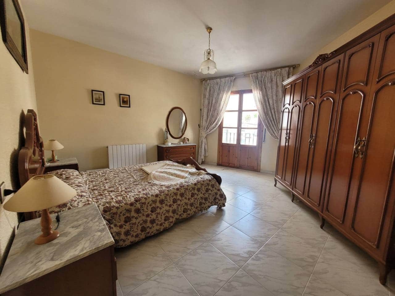 4 Zimmer Haus zu verkaufen in Baza - 150.000 € (Ref: 9552895)