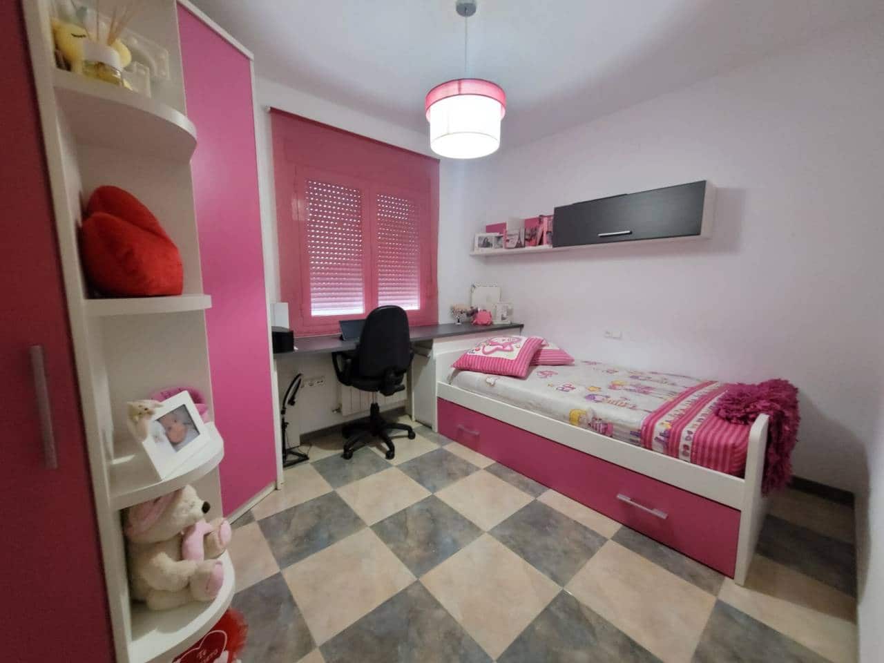 4 quarto Casa em Banda para venda em Baza com garagem - 180 000 € (Ref: 9552896)