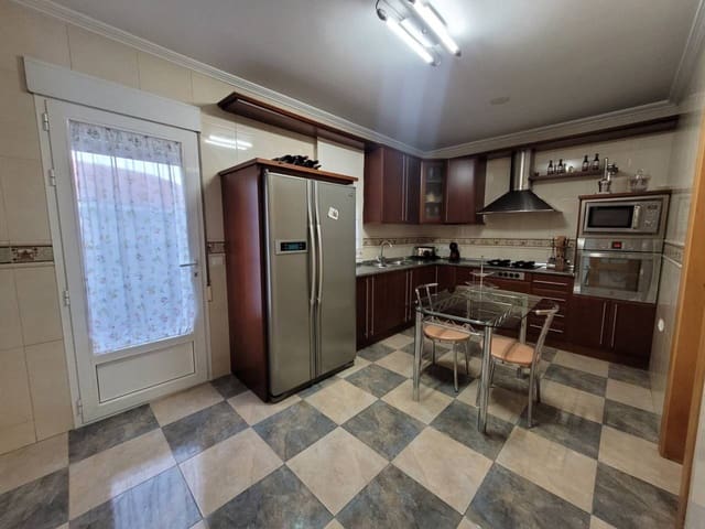 4 sovrum Hus till salu i Baza med garage - 180 000 € (Ref: 9552896)