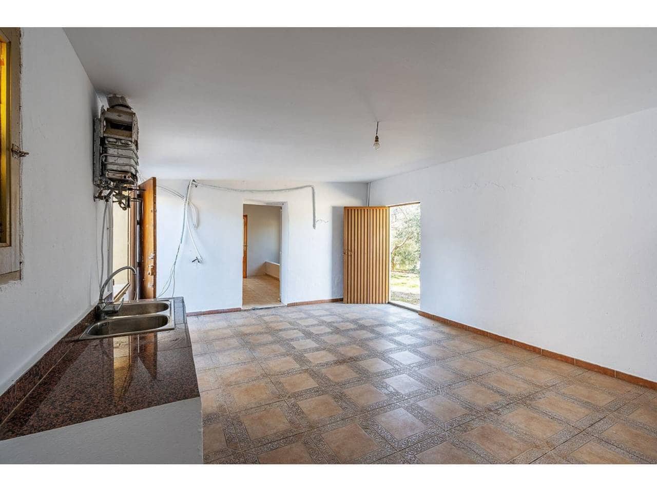 12 bedroom Finca/Country House for sale in Cortes de Baza with garage - € 115,000 (Ref: 9552897)