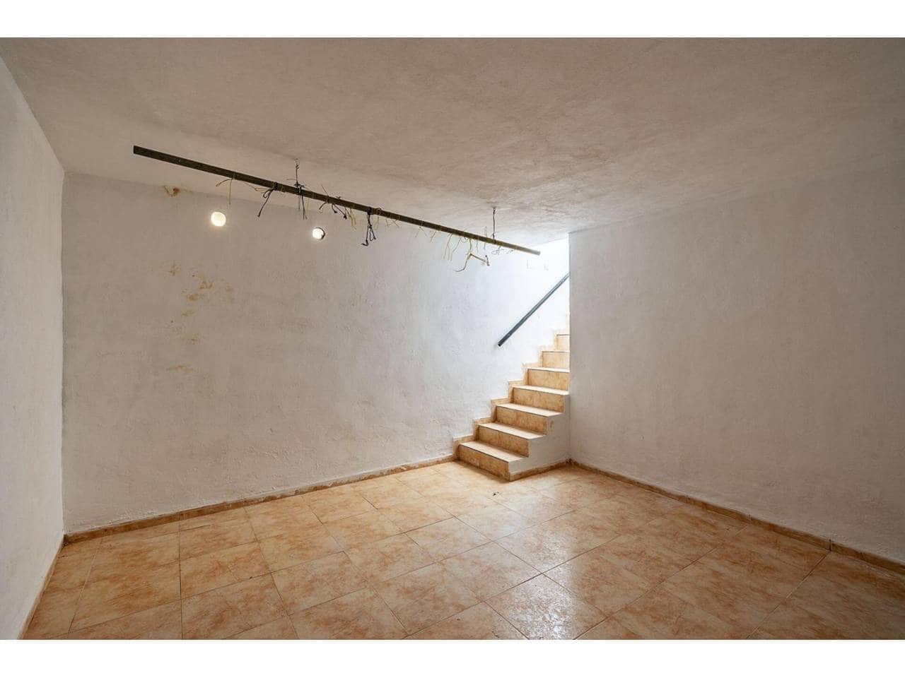 12 bedroom Finca/Country House for sale in Cortes de Baza with garage - € 115,000 (Ref: 9552897)