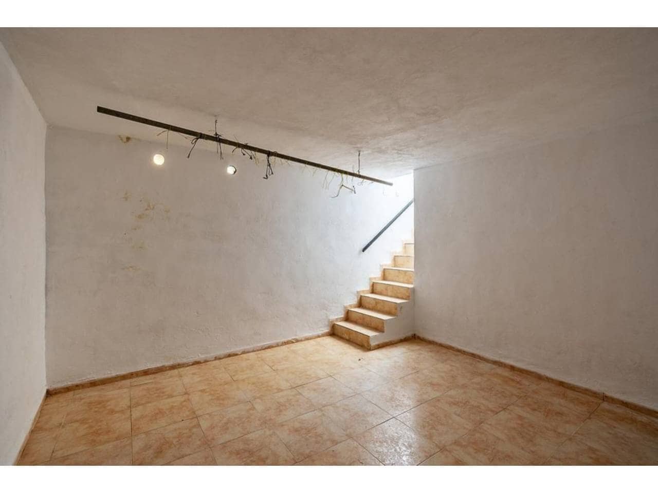 12 bedroom Finca/Country House for sale in Cortes de Baza with garage - € 115,000 (Ref: 9552897)