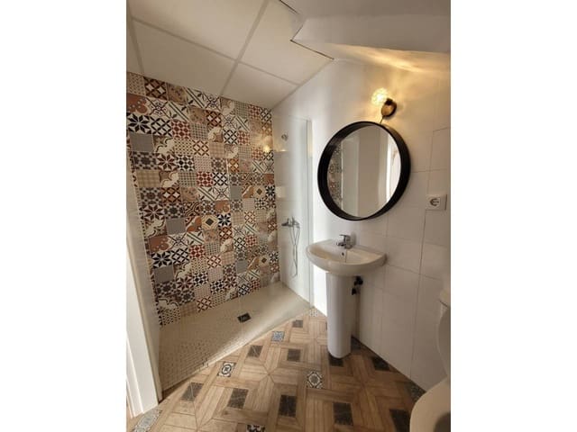 Apartamento de 3 habitaciones en Baza en venta - 100.000 € (Ref: 9552900)