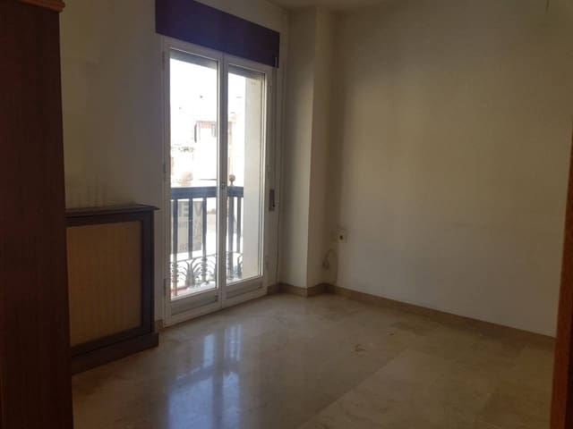 7 sovrum Lägenhet till salu i Baza med garage - 189 000 € (Ref: 9552903)