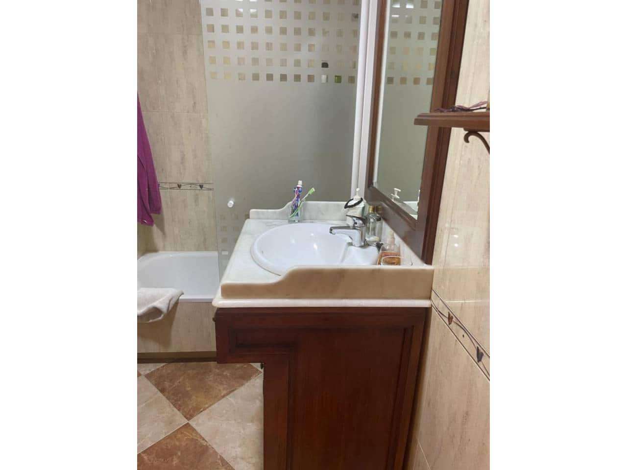 3 soverom Leilighet til salgs i Baza med garasje - € 160 000 (Ref: 9552907)