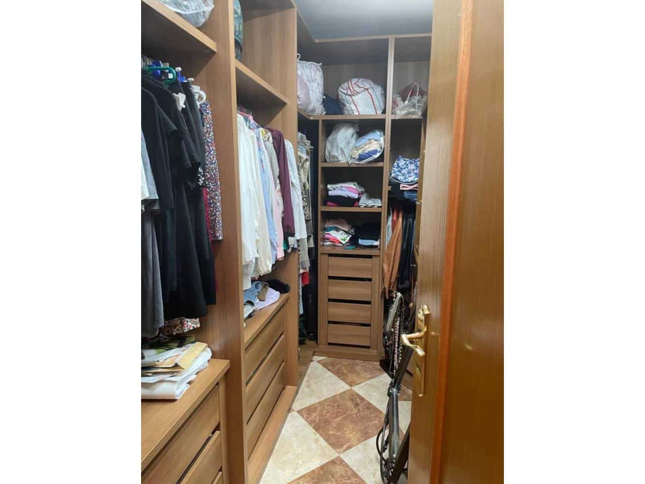 3 soverom Leilighet til salgs i Baza med garasje - € 160 000 (Ref: 9552907)