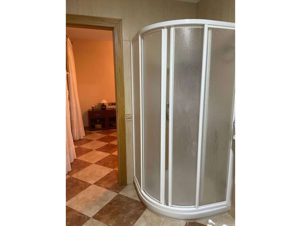 3 soverom Leilighet til salgs i Baza med garasje - € 160 000 (Ref: 9552907)