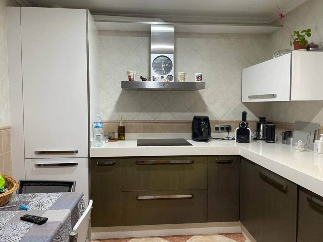 3 soverom Leilighet til salgs i Baza med garasje - € 160 000 (Ref: 9552907)