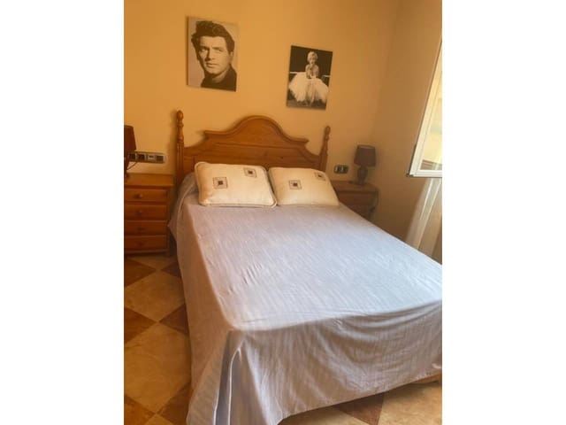 3 soverom Leilighet til salgs i Baza med garasje - € 160 000 (Ref: 9552907)