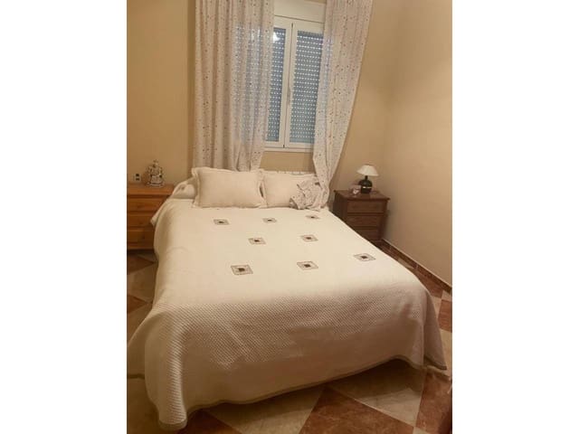 3 soverom Leilighet til salgs i Baza med garasje - € 160 000 (Ref: 9552907)