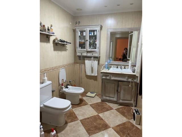 3 soverom Leilighet til salgs i Baza med garasje - € 160 000 (Ref: 9552907)