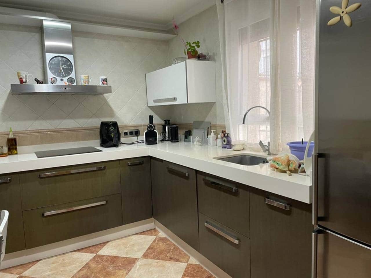 3 soverom Leilighet til salgs i Baza med garasje - € 160 000 (Ref: 9552907)