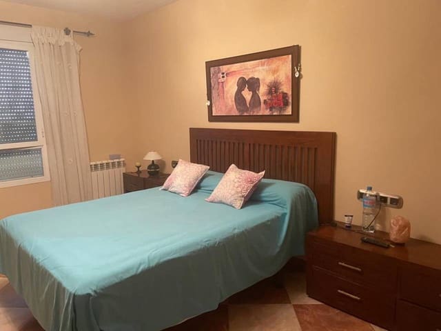 3 soverom Leilighet til salgs i Baza med garasje - € 160 000 (Ref: 9552907)