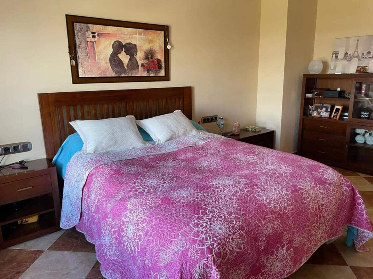 3 soverom Leilighet til salgs i Baza med garasje - € 160 000 (Ref: 9552907)