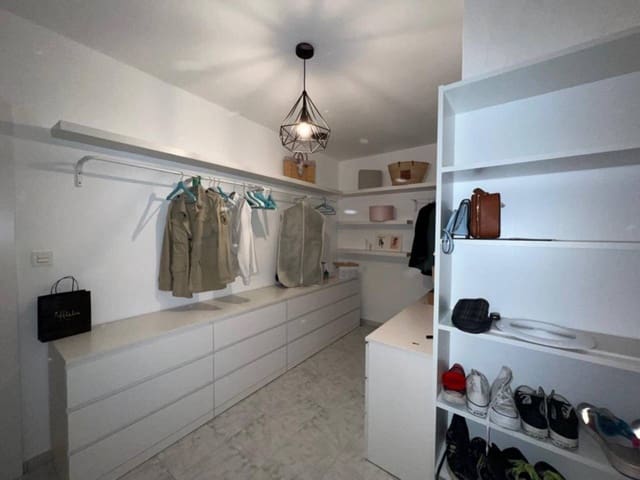 8 slaapkamer Flat te koop in Caniles - € 150.000 (Ref: 9552909)