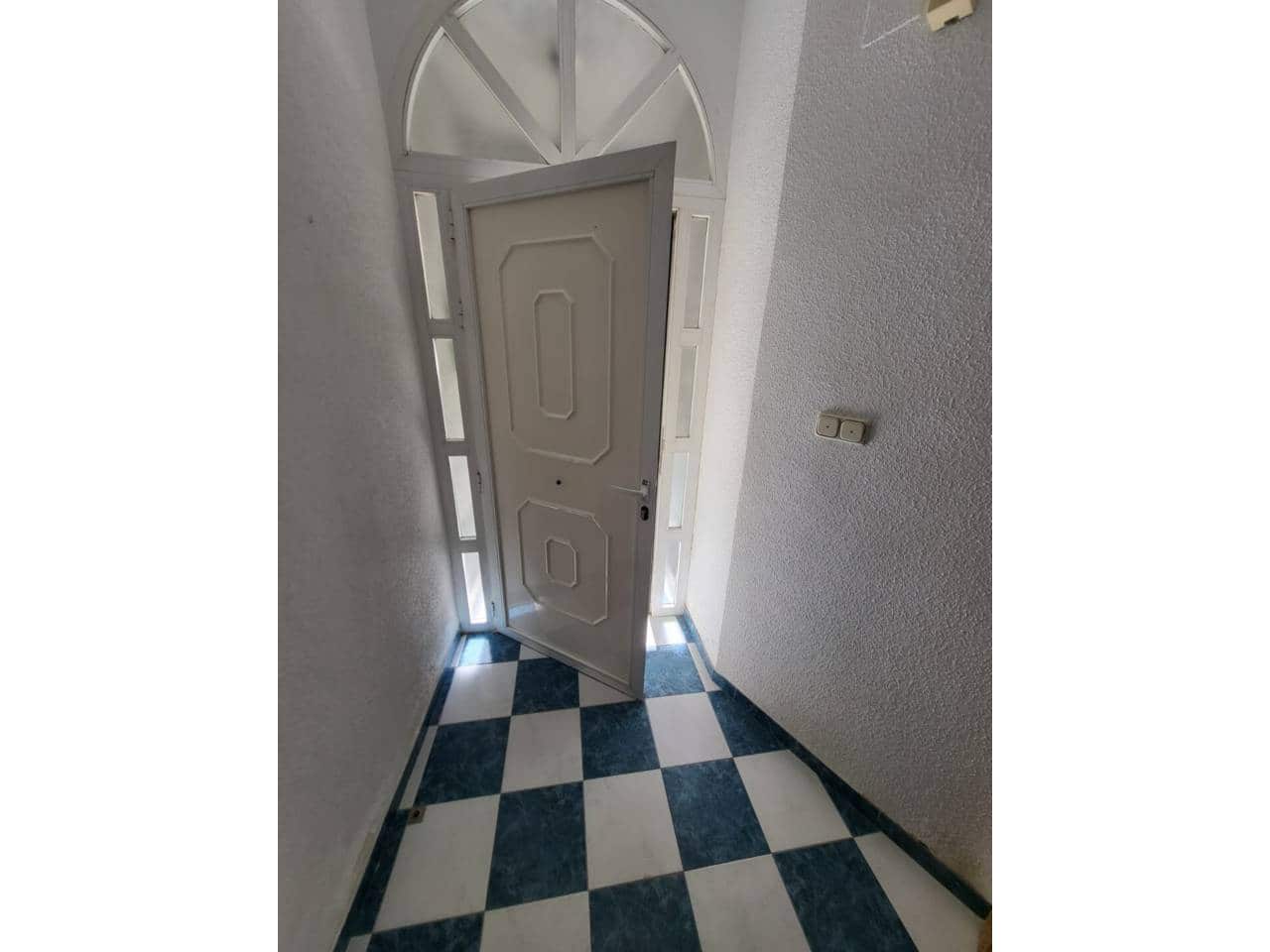 4 bedroom Townhouse for sale in Baza with garage - € 150,000 (Ref: 9552910)