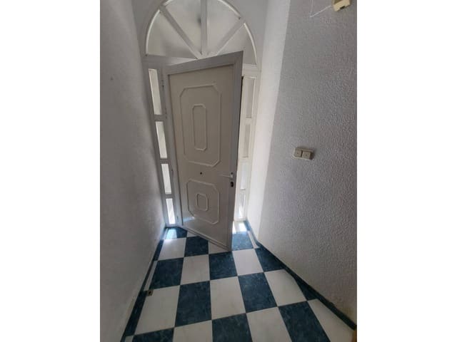 Casa de 4 habitaciones en Baza en venta con garaje - 150.000 € (Ref: 9552910)