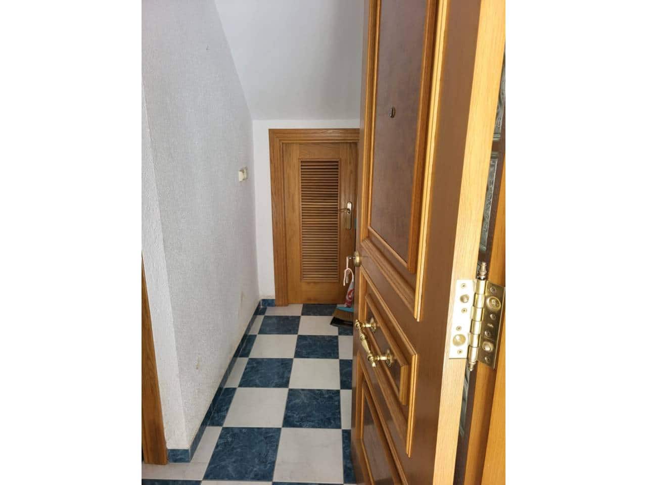 4 bedroom Townhouse for sale in Baza with garage - € 150,000 (Ref: 9552910)