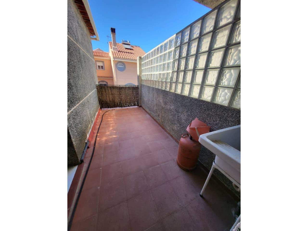 4 bedroom Townhouse for sale in Baza with garage - € 150,000 (Ref: 9552910)
