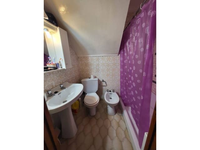 Casa de 3 habitaciones en Baza en venta - 50.000 € (Ref: 9552914)