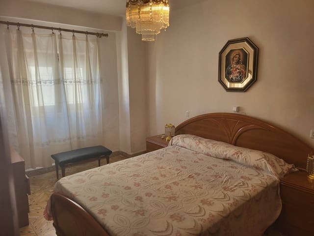 Casa de 3 habitaciones en Baza en venta - 50.000 € (Ref: 9552914)