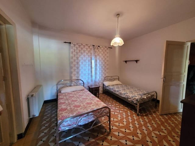 5 soveværelse Villa til salg i Baza med garage - € 180.000 (Ref: 9552915)