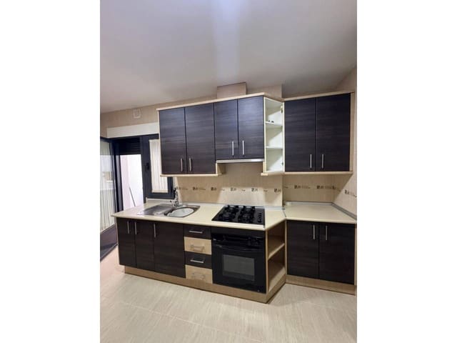 Piso de 3 habitaciones en Baza en venta con garaje - 129.000 € (Ref: 9552916)