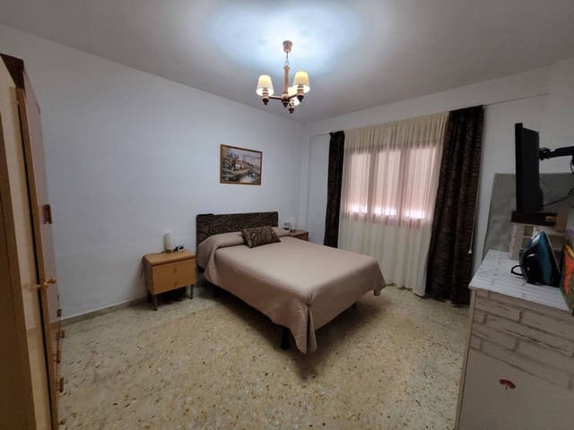 Apartamento de 4 habitaciones en Baza en venta - 90.000 € (Ref: 9552917)