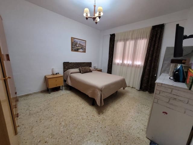 Apartamento de 4 habitaciones en Baza en venta - 90.000 € (Ref: 9552917)