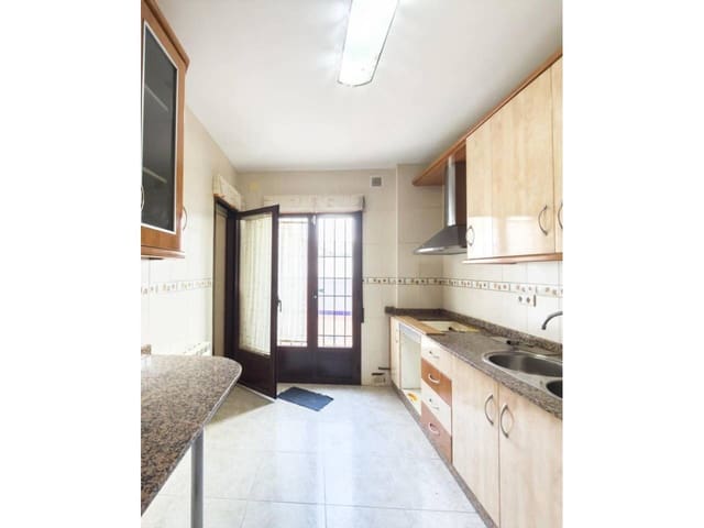 2 bedroom Flat for sale in Baza with garage - € 115,000 (Ref: 9552918)