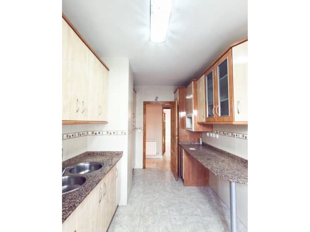 2 bedroom Flat for sale in Baza with garage - € 115,000 (Ref: 9552918)