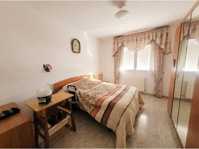 4 soverom Leilighet til salgs i Baza med garasje - € 105 000 (Ref: 9552920)