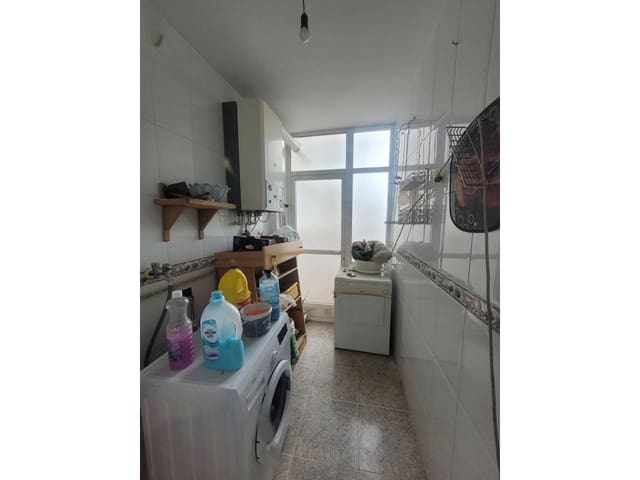 4 soverom Leilighet til salgs i Baza med garasje - € 105 000 (Ref: 9552920)